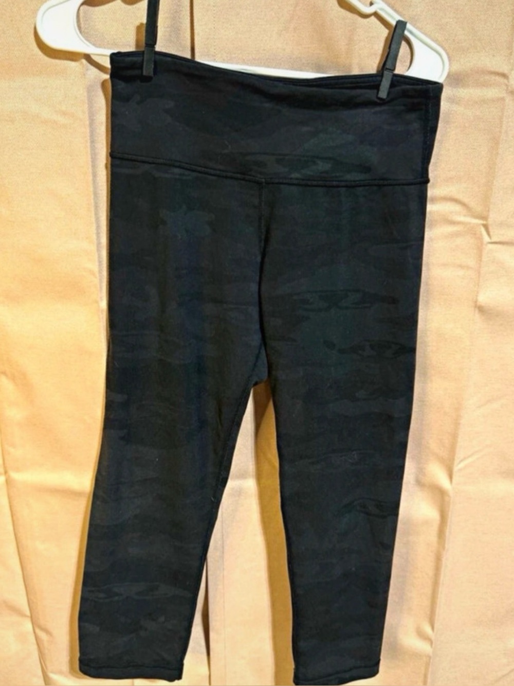 Lululemon crop Black Camo Leggings 6